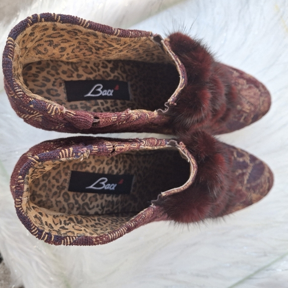 Baci Daisy Tapestry Brocade Mink Fur Pom Pom Slip-On Ankle Heel Boots  Size 6.5 - Picture 11 of 16